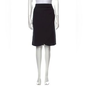 ARMANI COLLEZIONI
Knee-Length Skirt
Size: LI US10, IT46; VG Condition